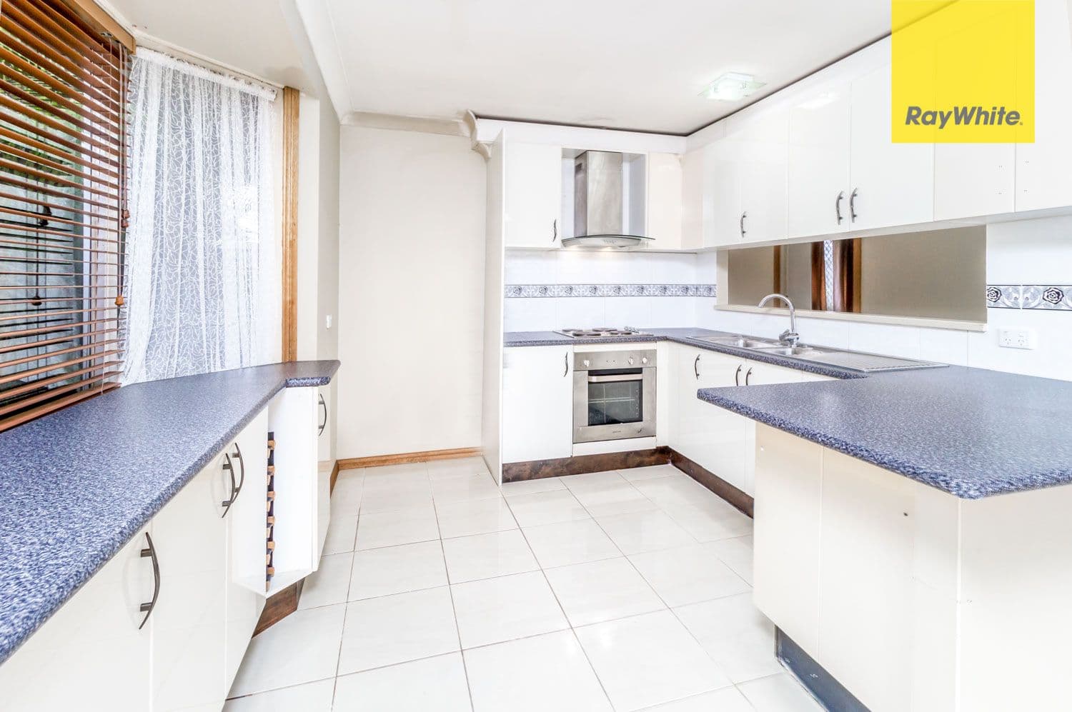 37 Barnard Crescent, Oakhurst - Thumbnail 2