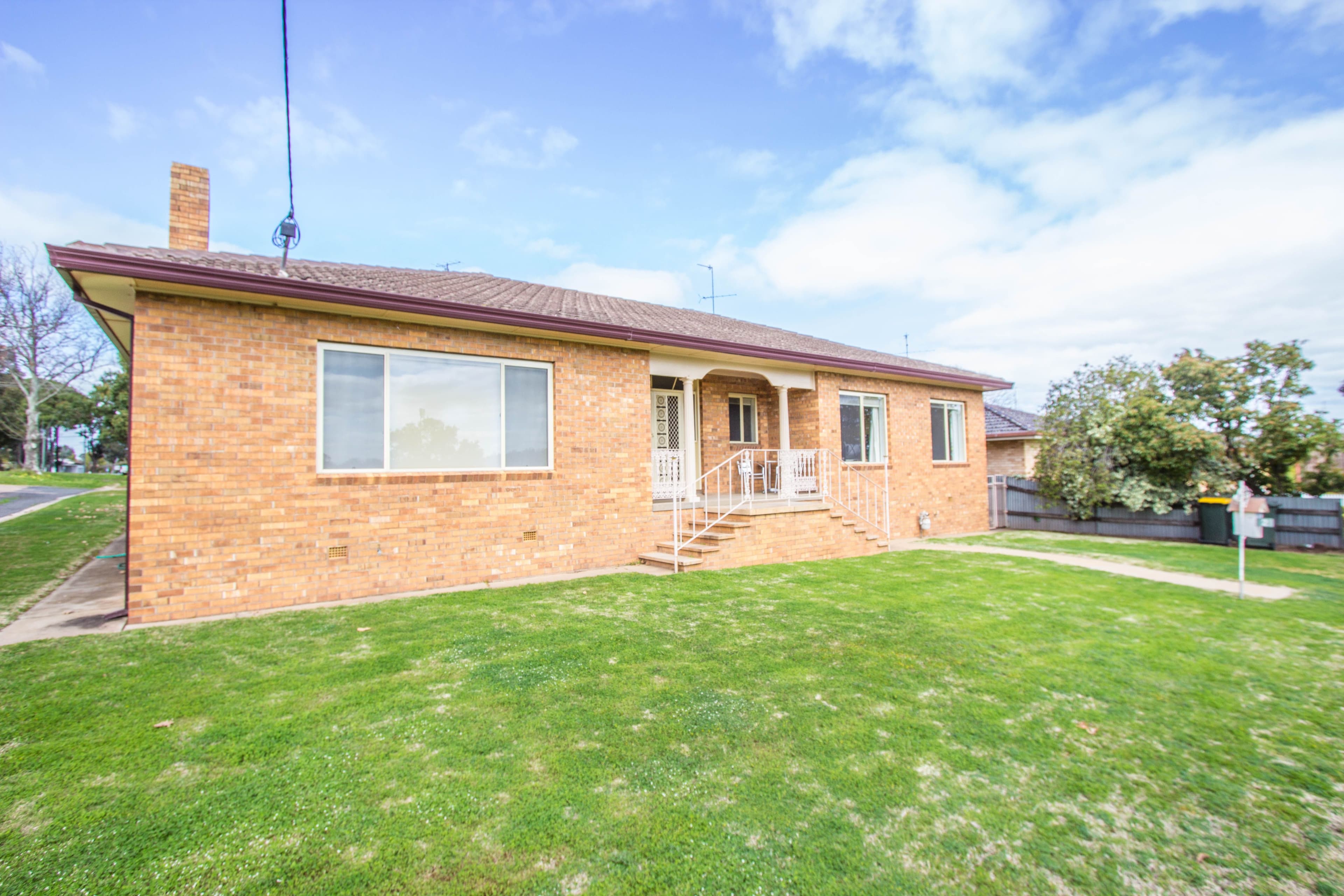 2 Riverine Street, Narrandera - Image 1