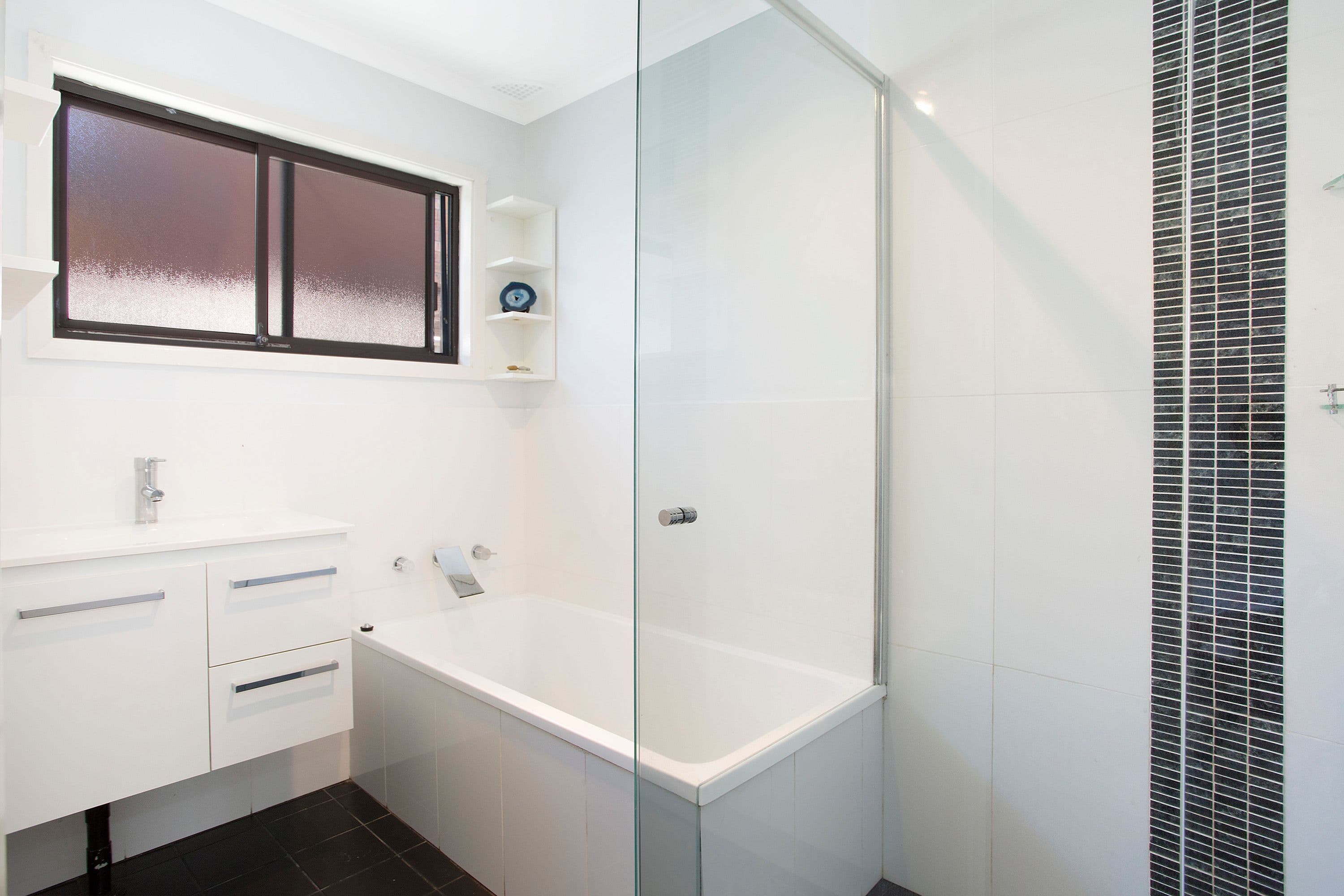 22 Shannon Parade, Berkeley Vale - Thumbnail 8