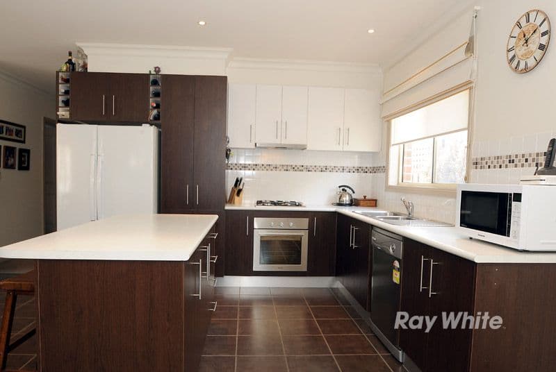 3 Hillcrest Avenue, FERNTREE GULLY VIC 3156, Ferntree Gully - Thumbnail 2