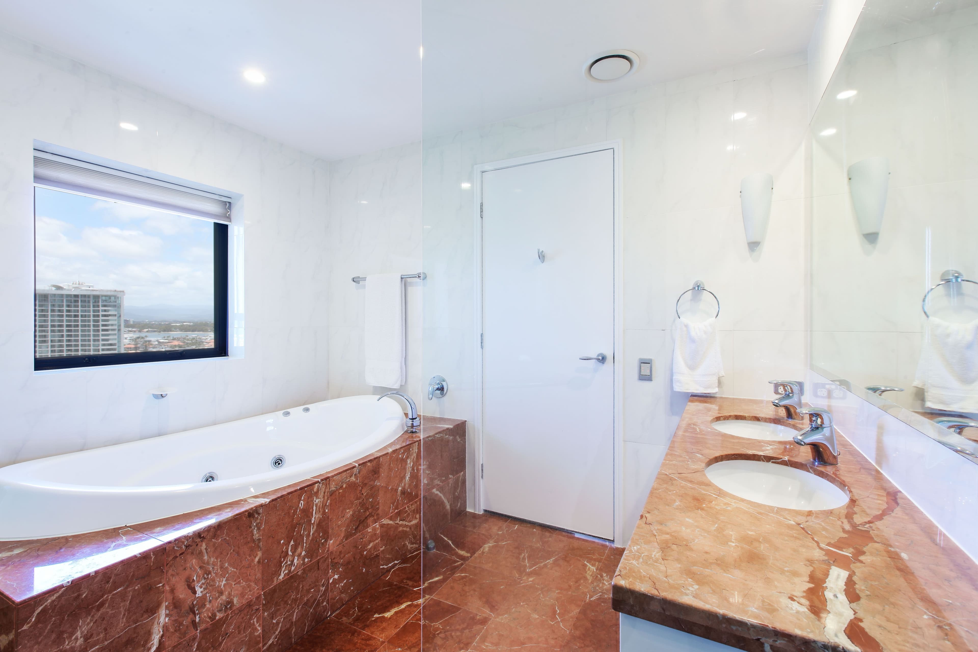 11 Peak Avenue, Main Beach QLD 4217, Main Beach - Thumbnail 8