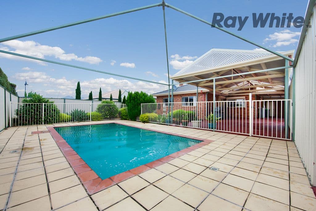 9 Sorrento Avenue, POINT COOK VIC 3030, Point Cook - Thumbnail 2