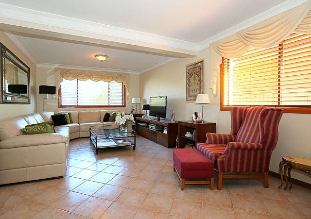 33 Universal Avenue, GEORGES HALL NSW 2198, Georges Hall - Thumbnail 2