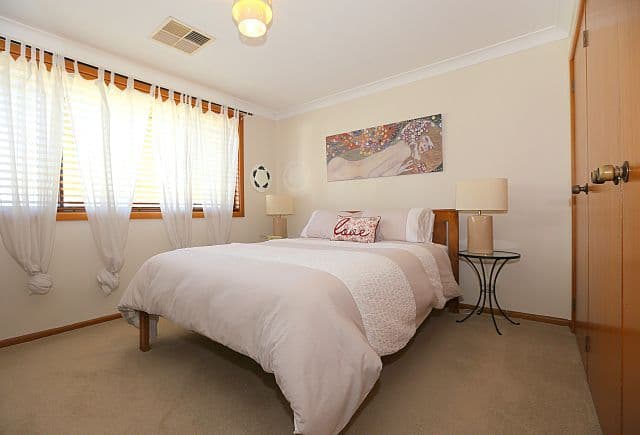 33 Universal Avenue, GEORGES HALL NSW 2198, Georges Hall - Thumbnail 5