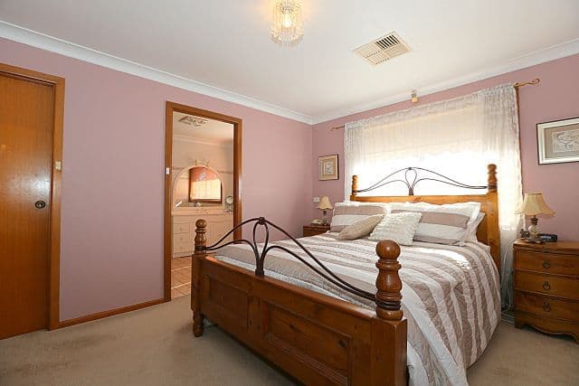 33 Universal Avenue, GEORGES HALL NSW 2198, Georges Hall - Thumbnail 7