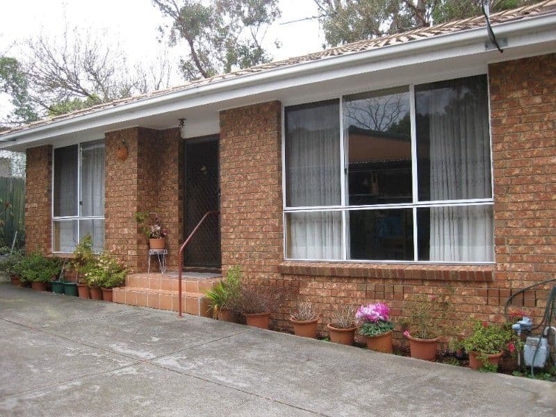 8 Glenview Crescent, DONCASTER EAST VIC 3109, Doncaster East - Thumbnail 2
