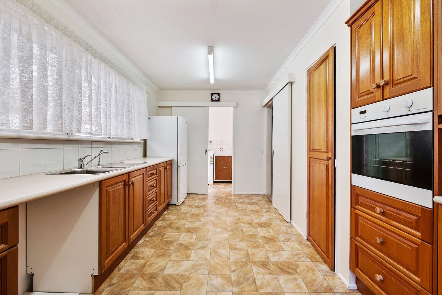 10 Seccafien Avenue, Marion SA 5043, Marion - Thumbnail 3