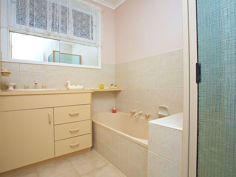 75 First Avenue, MELTON SOUTH VIC 3338, Melton South - Thumbnail 4