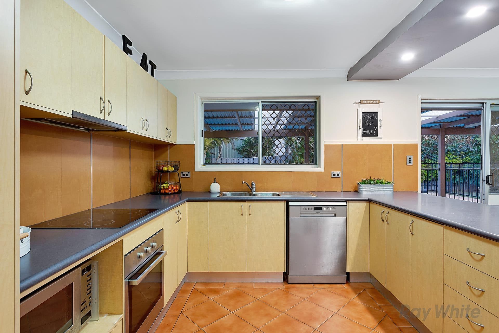 16 Amarna Street, Eight Mile Plains QLD 4113, Eight Mile Plains - Thumbnail 5