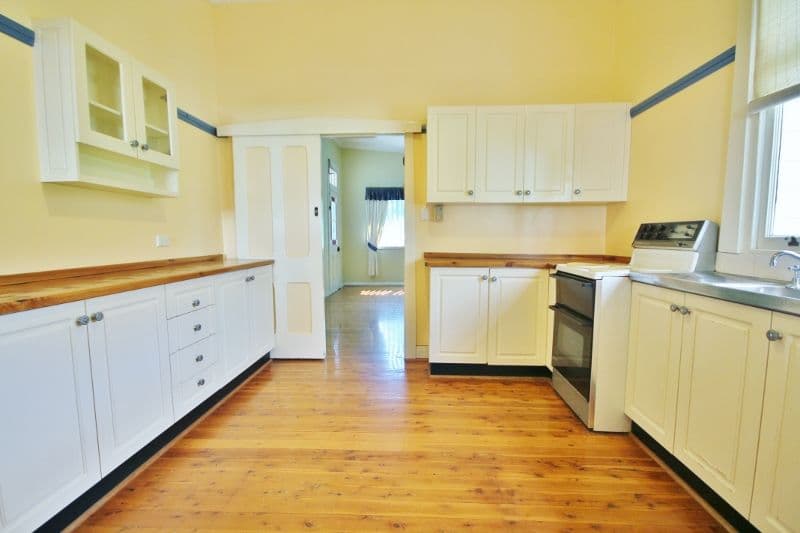 5 Brock Street, YOUNG NSW 2594, Young - Thumbnail 2