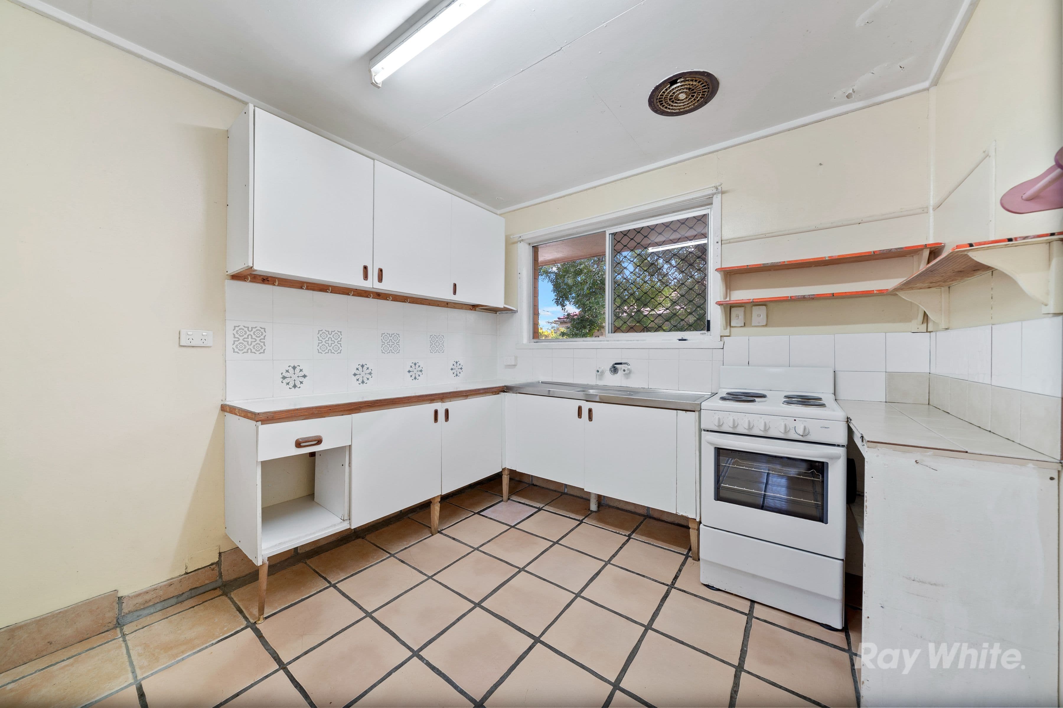 8 Burrigan Street, Woodridge QLD 4114, Woodridge - Thumbnail 4