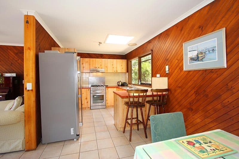 18 Grandview Crescent, UPPER FERNTREE GULLY VIC 3156, Upper Ferntree Gully - Thumbnail 3