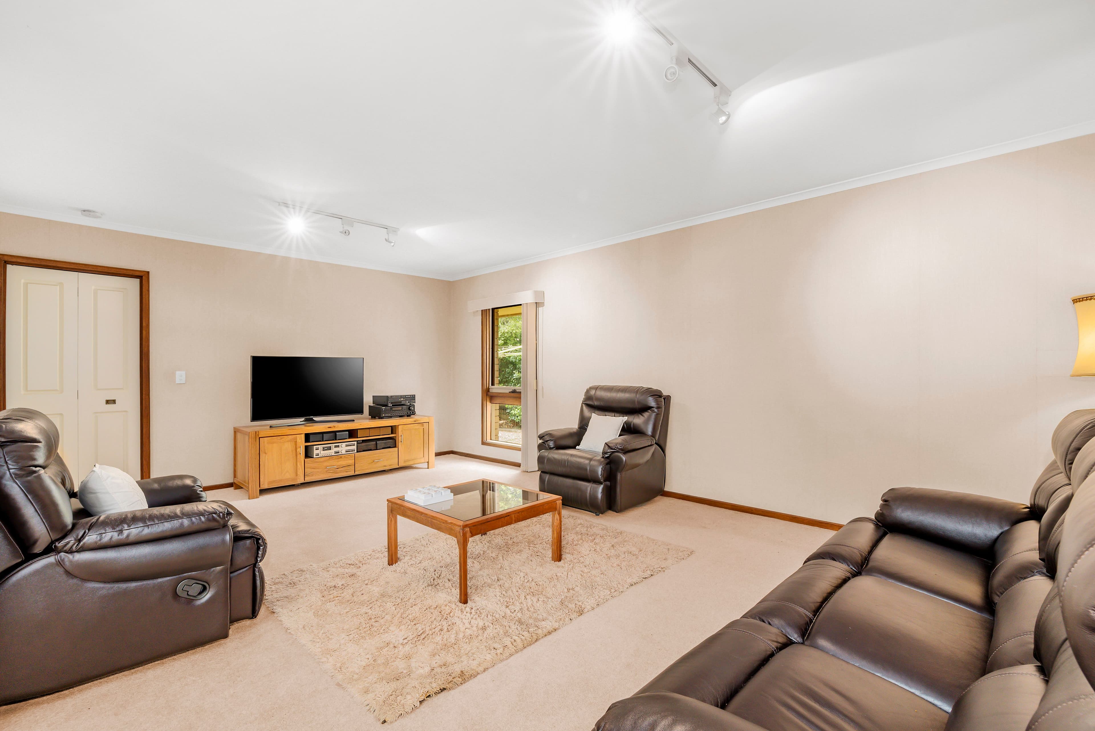 38 Maylands Crescent, Glen Waverley VIC 3150, Glen Waverley - Thumbnail 2