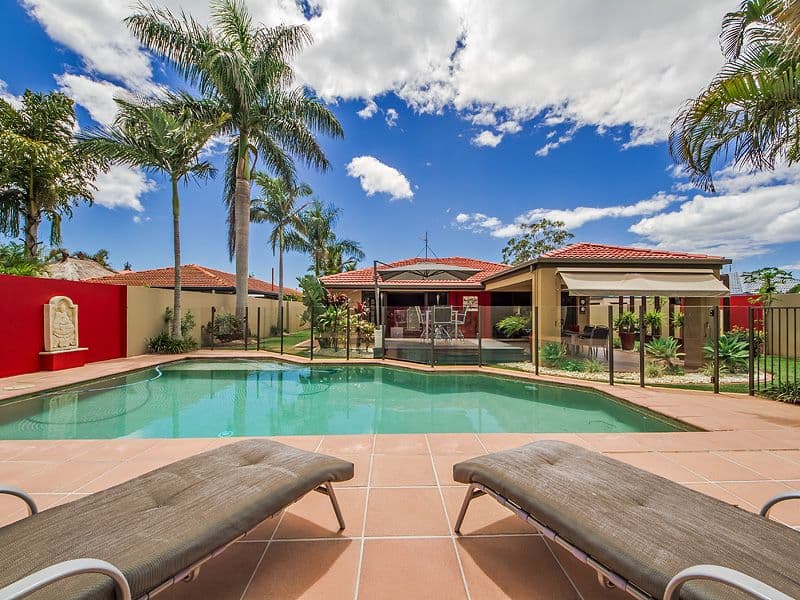 15 Mcilwraith Avenue, SORRENTO QLD 4217, Sorrento - Thumbnail 2