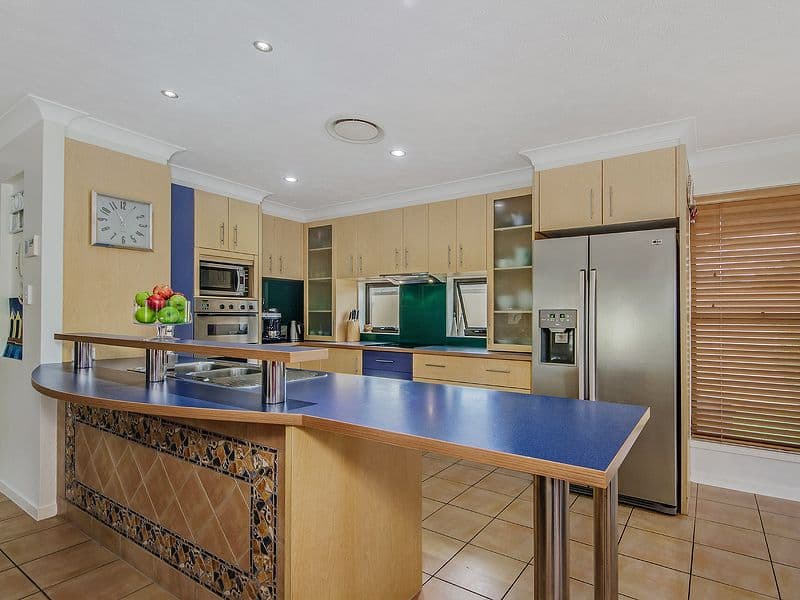 15 Mcilwraith Avenue, SORRENTO QLD 4217, Sorrento - Thumbnail 4