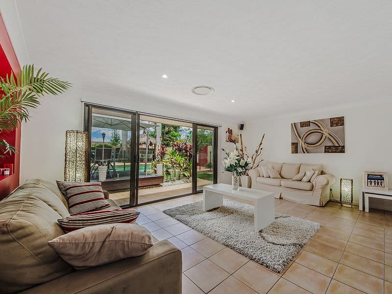 15 Mcilwraith Avenue, SORRENTO QLD 4217, Sorrento - Thumbnail 5