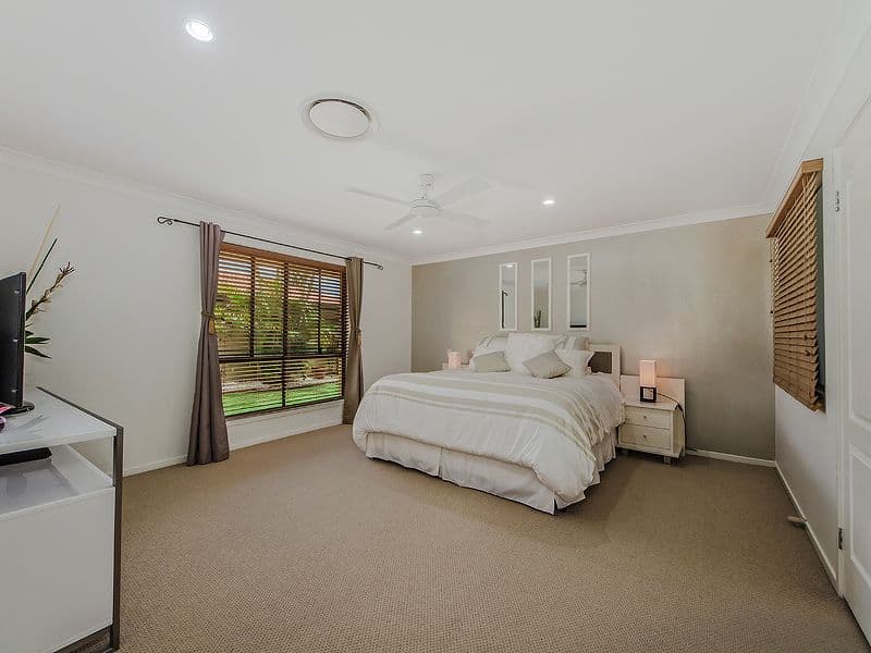 15 Mcilwraith Avenue, SORRENTO QLD 4217, Sorrento - Thumbnail 6