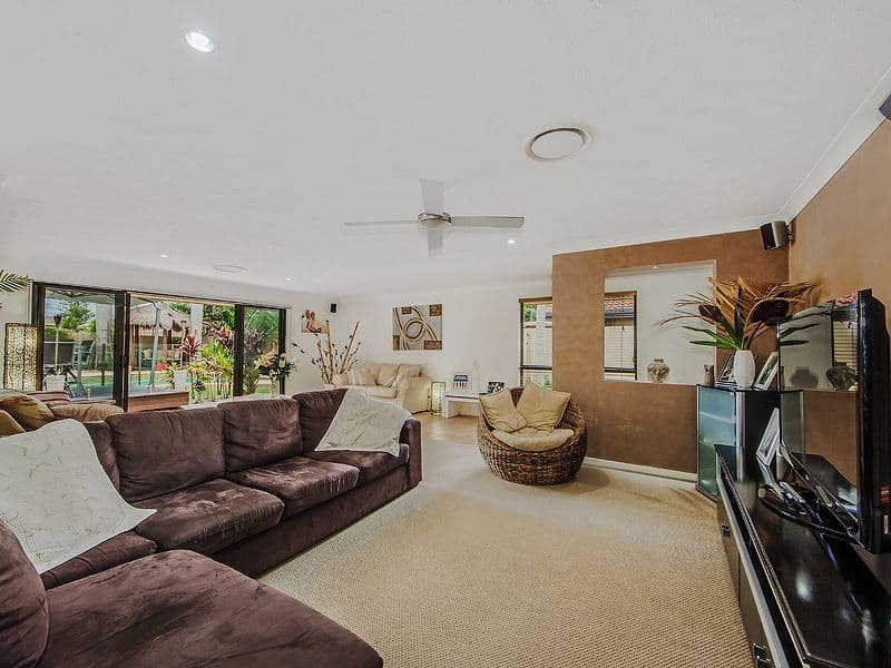 15 Mcilwraith Avenue, SORRENTO QLD 4217, Sorrento - Thumbnail 7