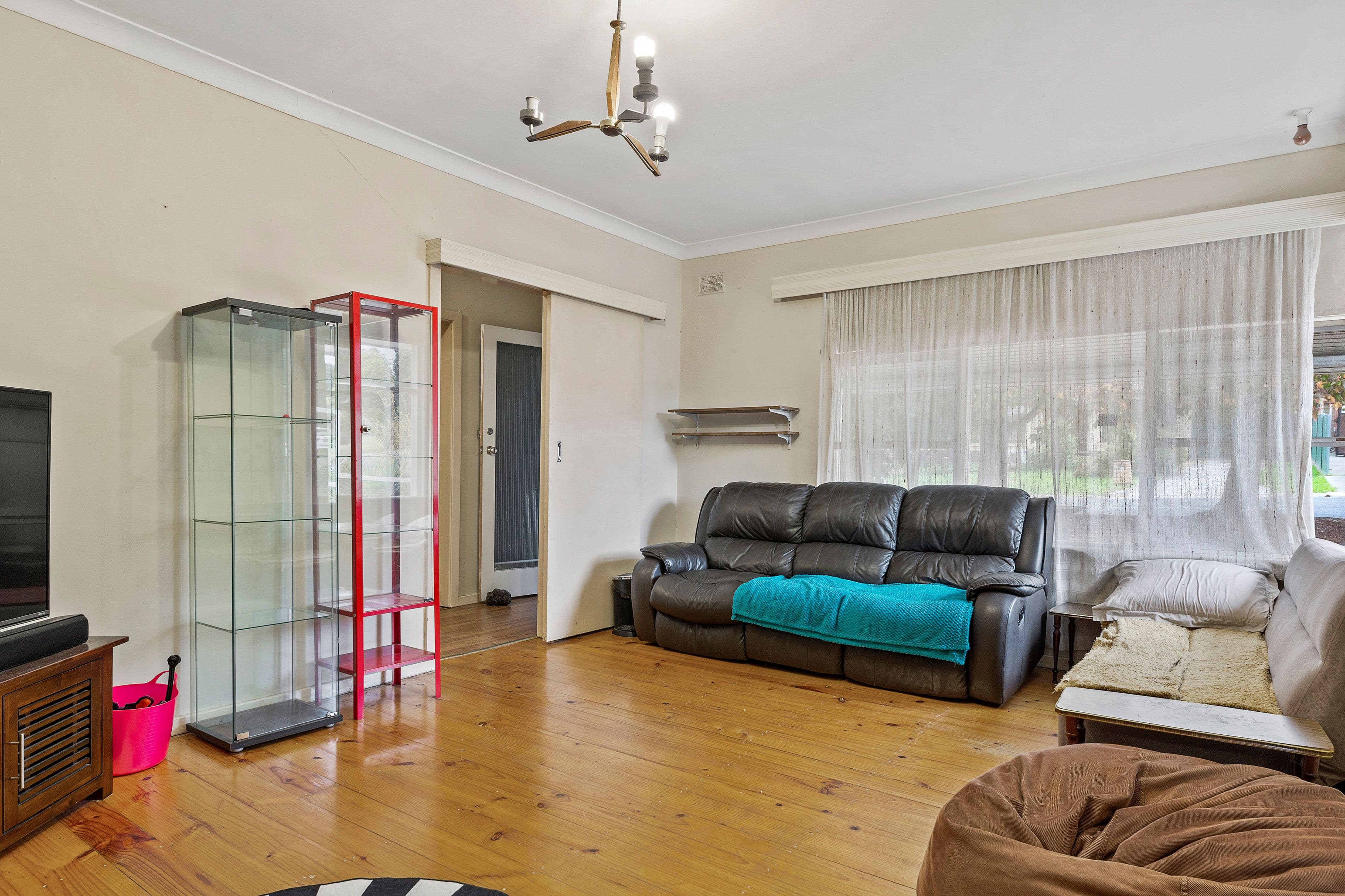 33 Knightsbridge Avenue, Valley View SA 5093, Valley View - Thumbnail 2