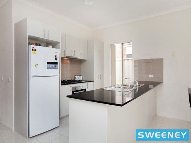 14 Daly Circuit, Caroline Springs - Thumbnail 3