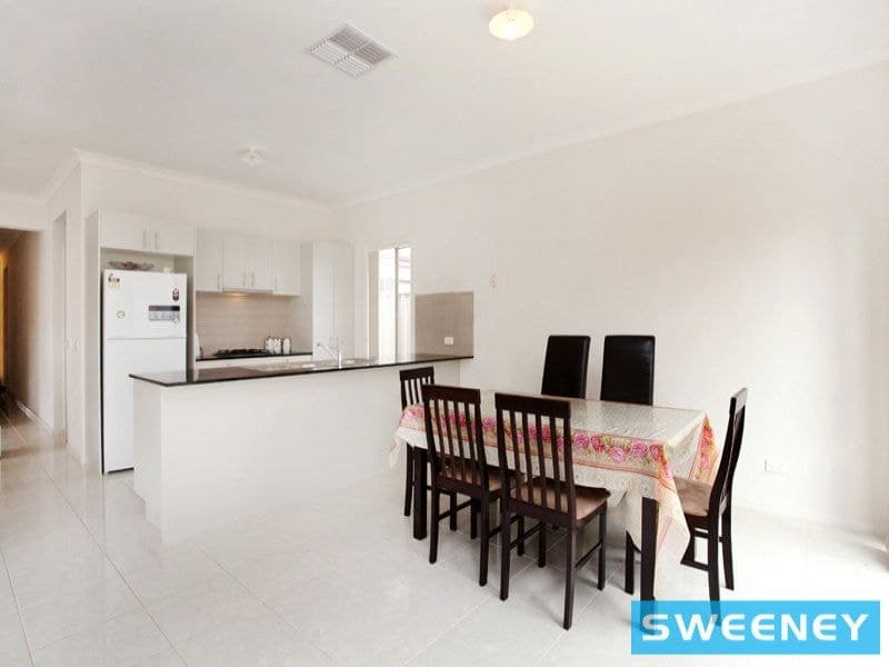 14 Daly Circuit, Caroline Springs - Thumbnail 4