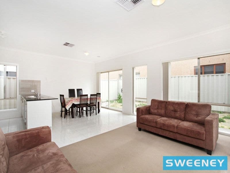 14 Daly Circuit, Caroline Springs - Thumbnail 5