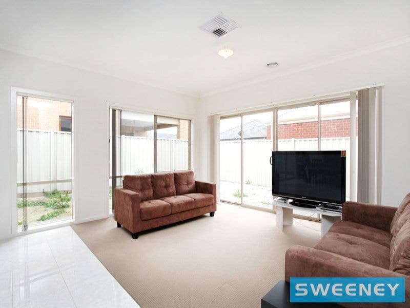 14 Daly Circuit, Caroline Springs - Thumbnail 6