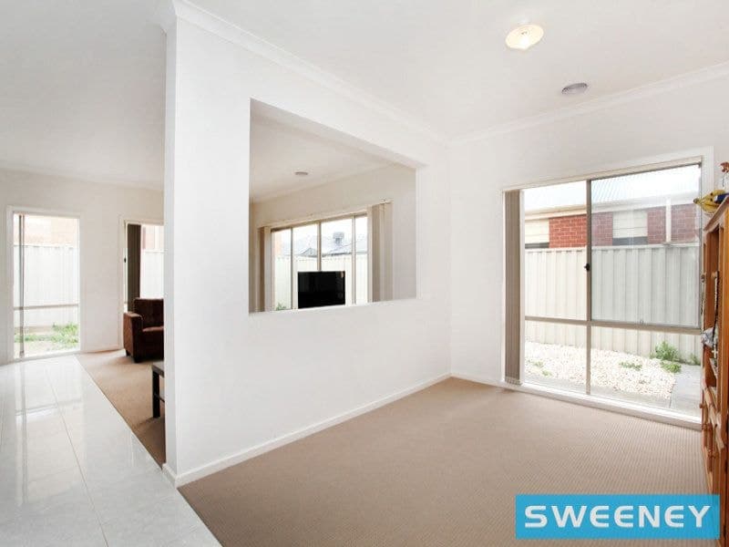 14 Daly Circuit, Caroline Springs - Thumbnail 7