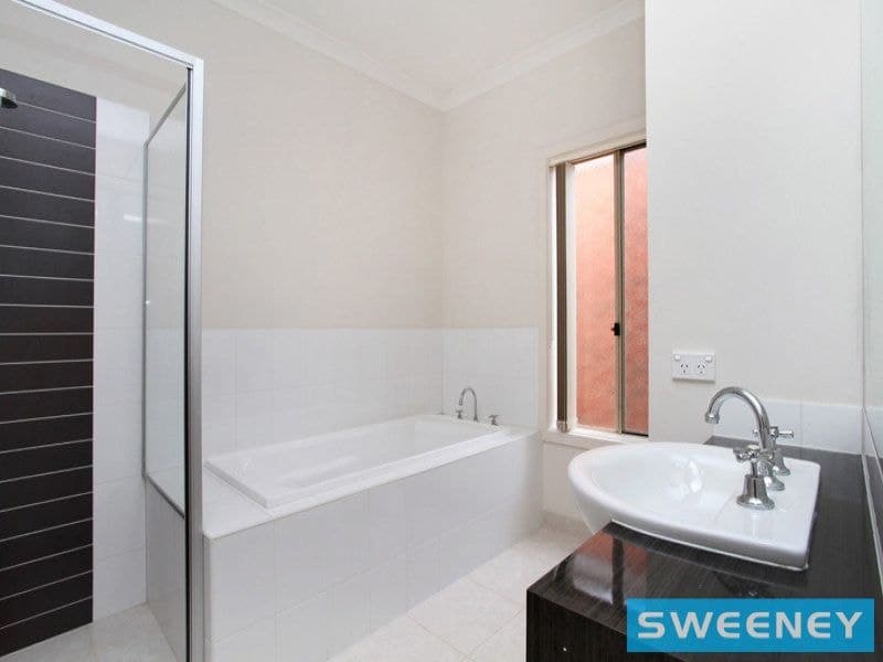 14 Daly Circuit, Caroline Springs - Thumbnail 8