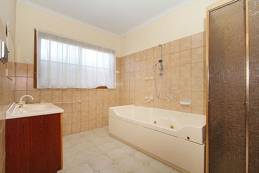 111 McNamara Avenue, AIRPORT WEST VIC 3042, Airport West - Thumbnail 7