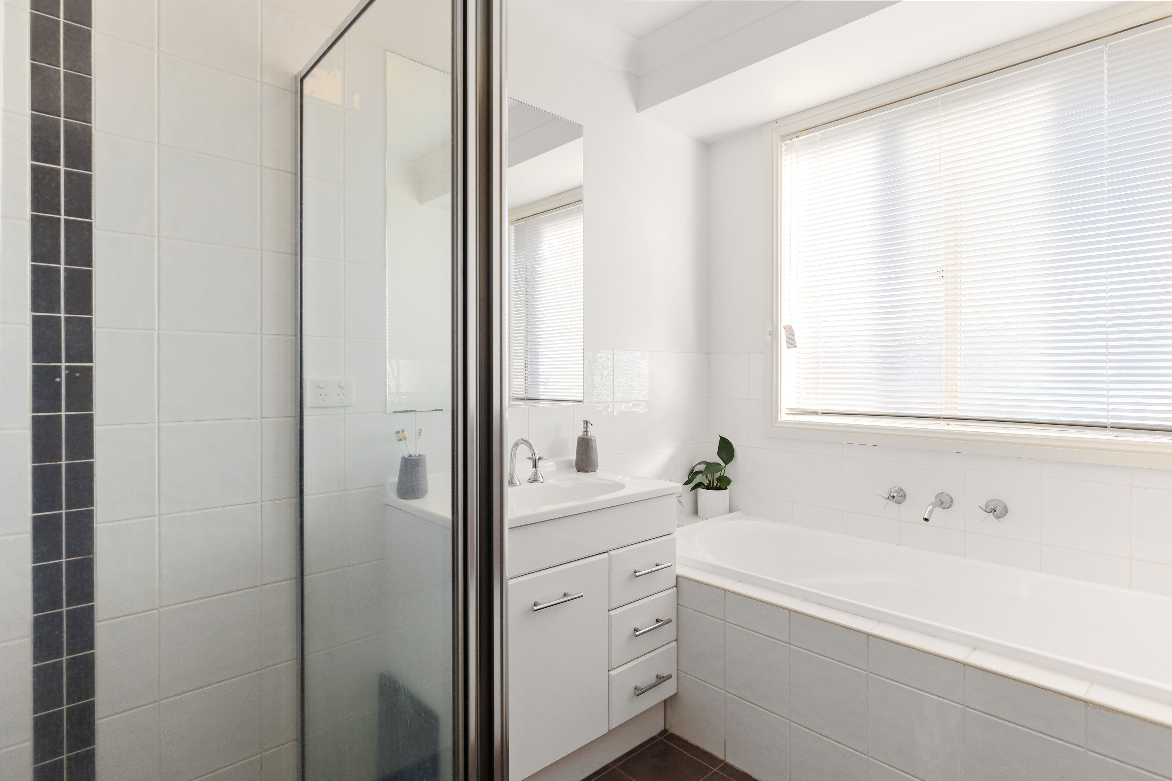 35 Yarrawah Crescent, Bourkelands NSW 2650, Bourkelands - Thumbnail 4