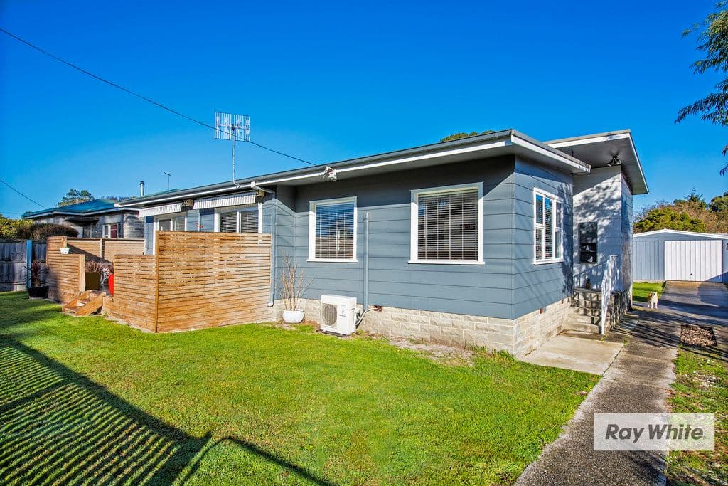90 Saunders Street, Wynyard TAS 7325, Wynyard - Thumbnail 2