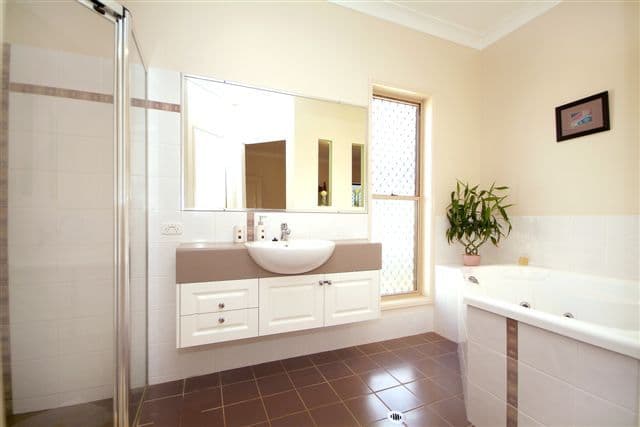19 Toni Court, DARLING HEIGHTS QLD 4350, Darling Heights - Thumbnail 4