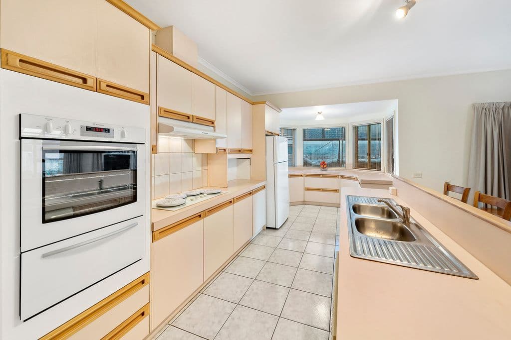 11 Tenterden Place, Mill Park VIC 3082, Mill Park - Thumbnail 5