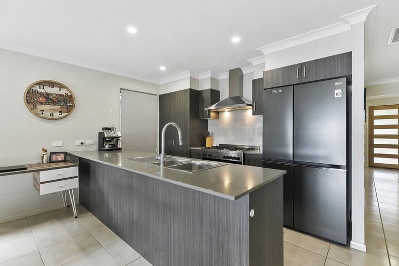 33 Gordon Circuit, Warner - Thumbnail 2