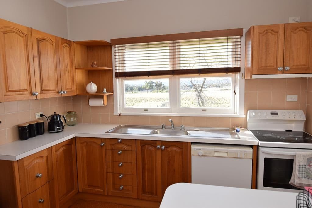 8866 New England Highway, Tenterfield - Thumbnail 2