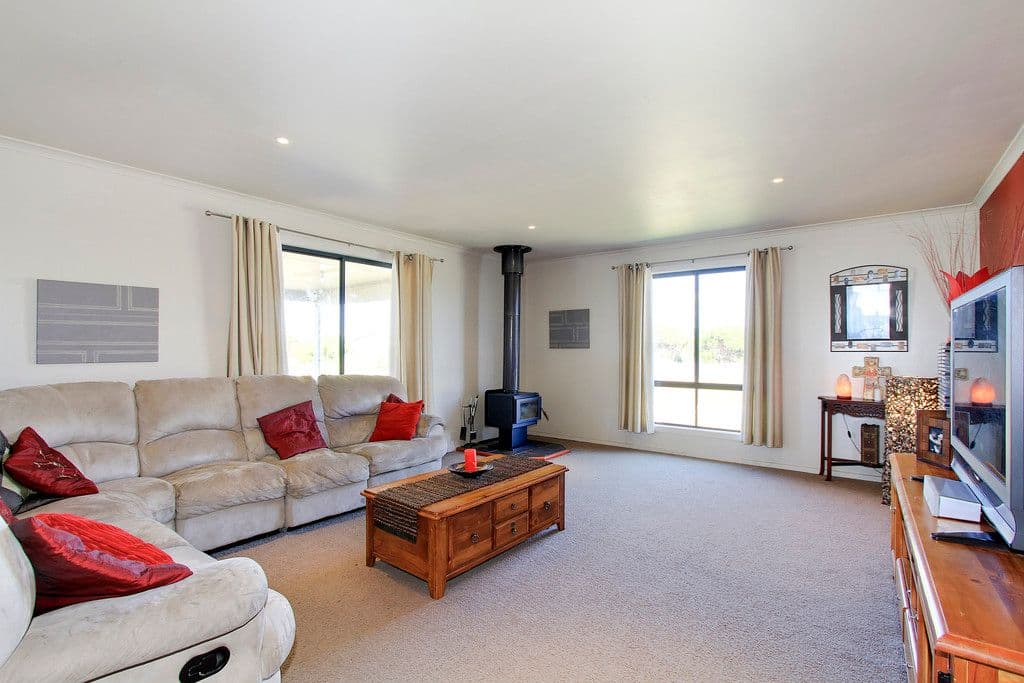 17 Centre Road, SEASPRAY VIC 3851, Seaspray - Thumbnail 4