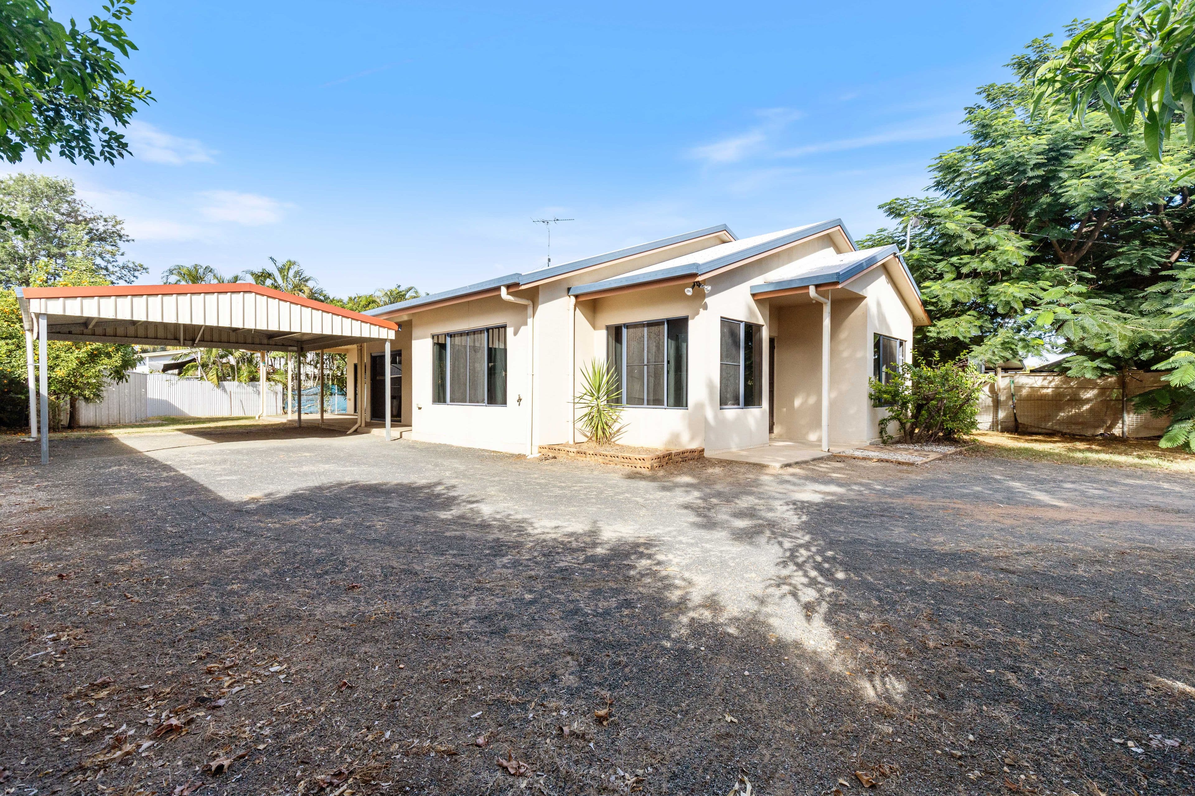6 Carbeen Place, Emerald QLD 4720, Emerald - Thumbnail 2