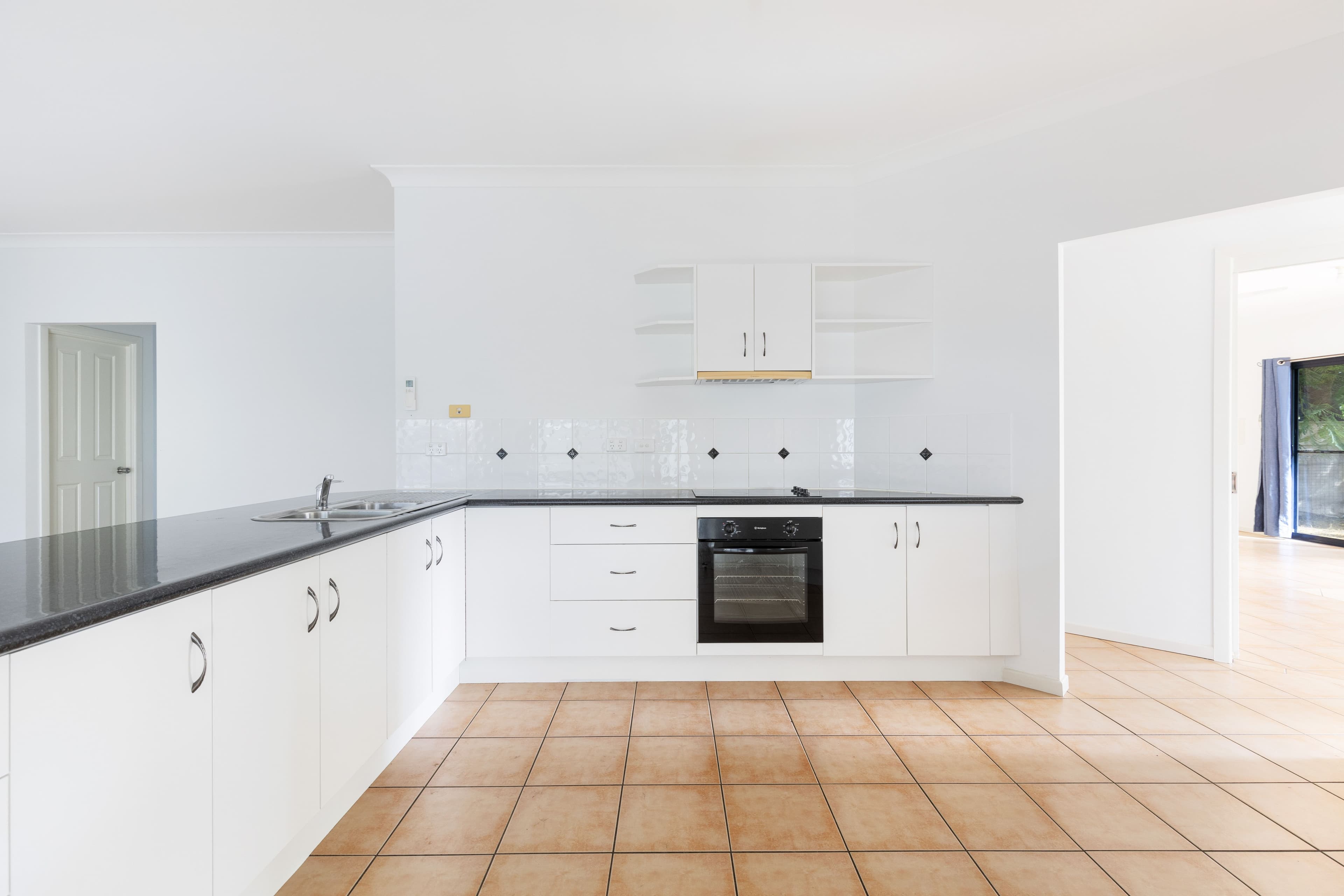 6 Carbeen Place, Emerald QLD 4720, Emerald - Thumbnail 6