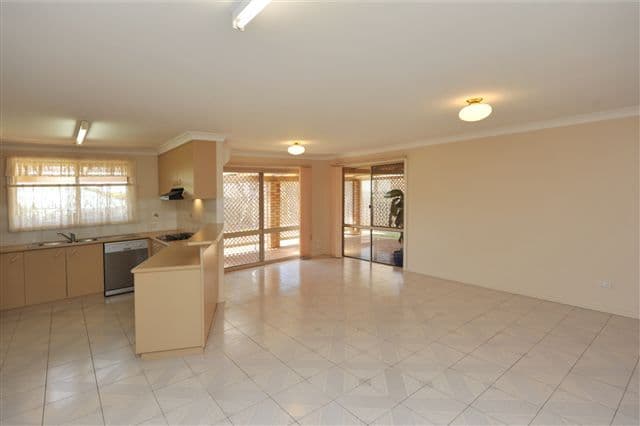 6 Edwin Court, CENTENARY HEIGHTS QLD 4350, Centenary Heights - Thumbnail 2