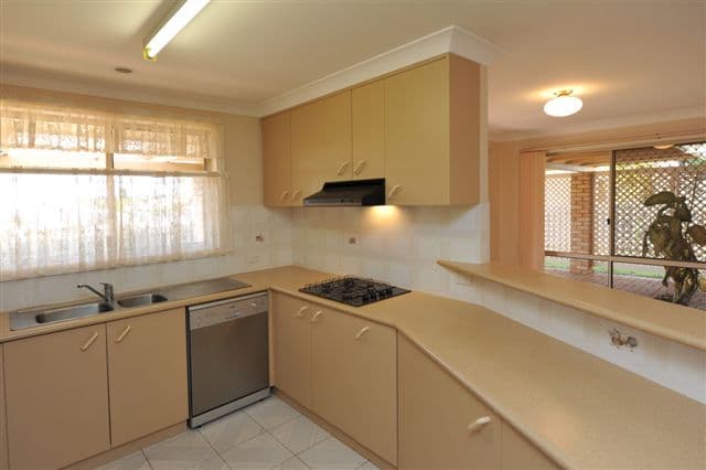 6 Edwin Court, CENTENARY HEIGHTS QLD 4350, Centenary Heights - Thumbnail 3