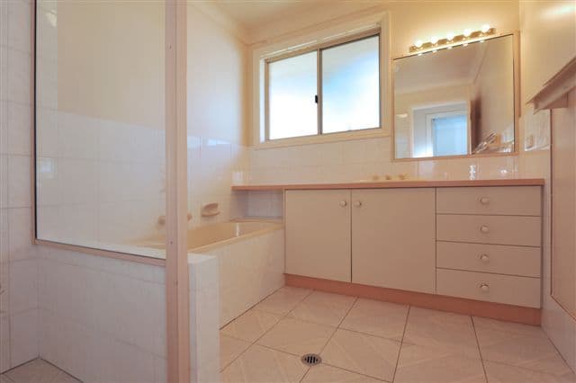 6 Edwin Court, CENTENARY HEIGHTS QLD 4350, Centenary Heights - Thumbnail 6