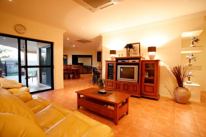 17 Riviera Circuit, KIRWAN QLD 4817, Kirwan - Thumbnail 4