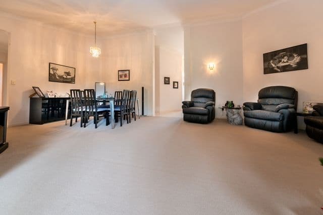 4 Midpark Court, HELENSVALE QLD 4212, Helensvale - Thumbnail 5