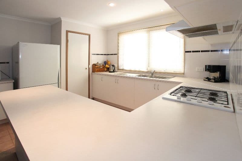 6 Sandleford Way, HOPPERS CROSSING VIC 3029, Hoppers Crossing - Thumbnail 2
