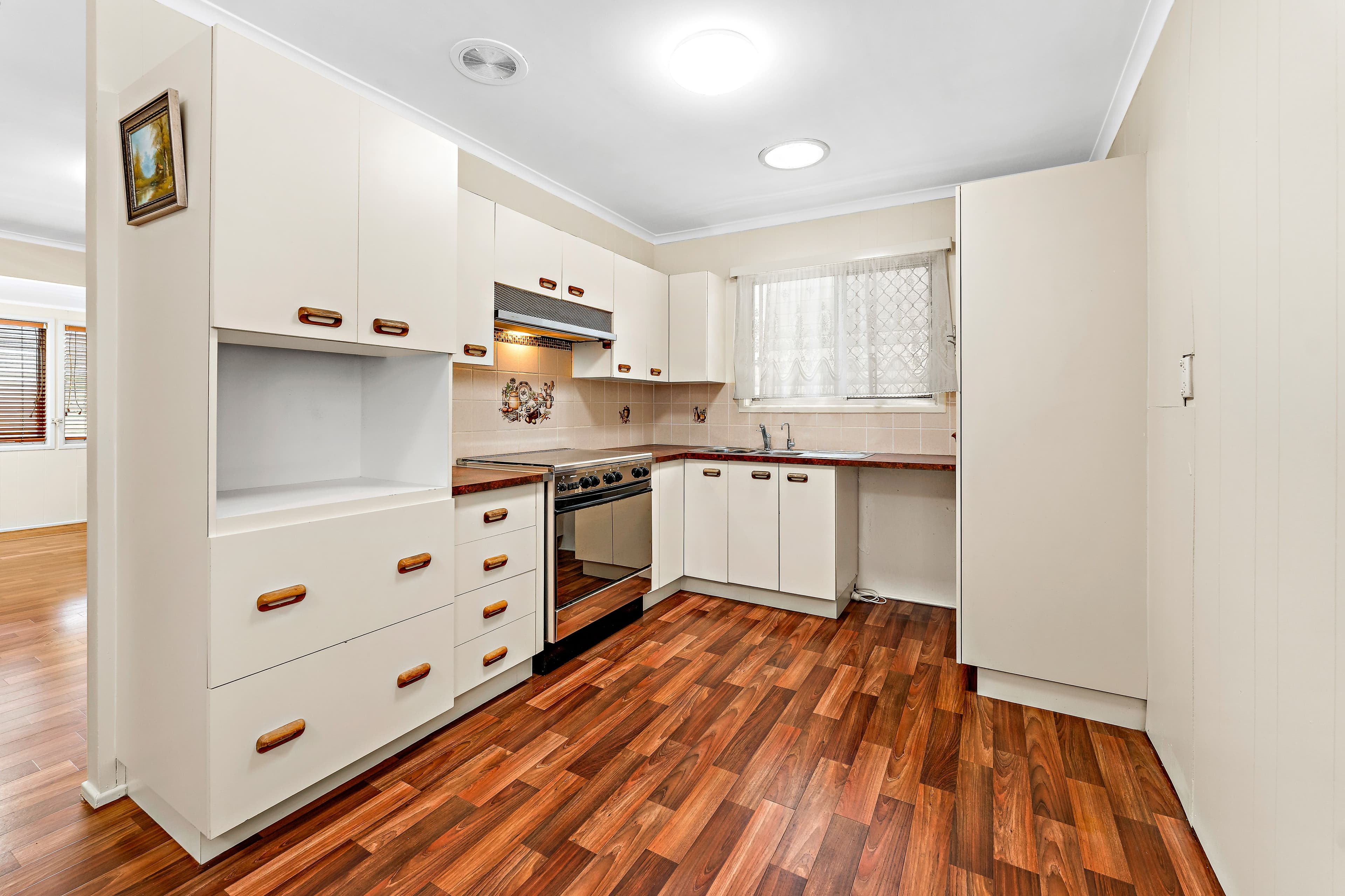 98 Mayes Avenue, Kingston QLD 4114, Kingston - Thumbnail 2
