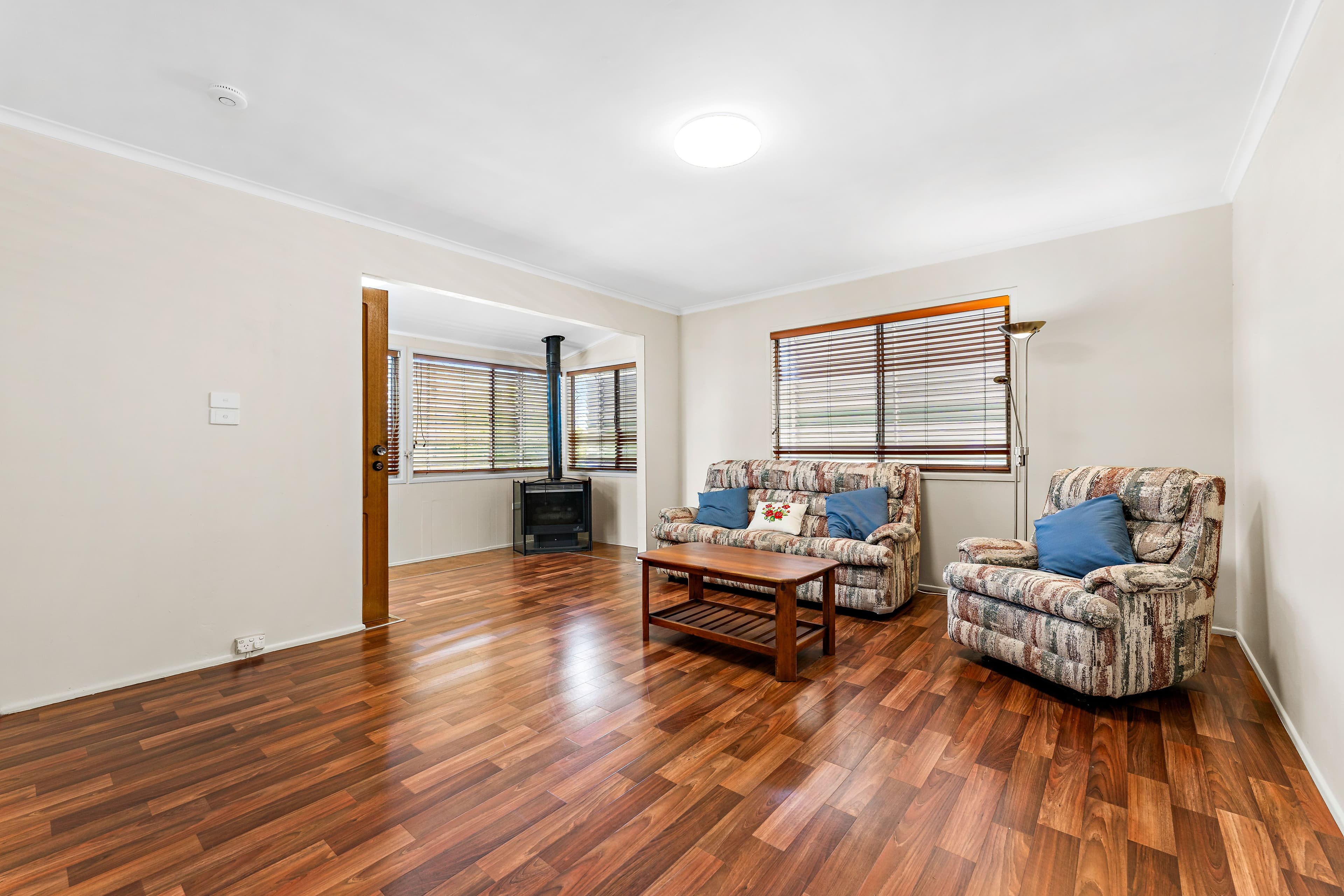 98 Mayes Avenue, Kingston QLD 4114, Kingston - Thumbnail 3