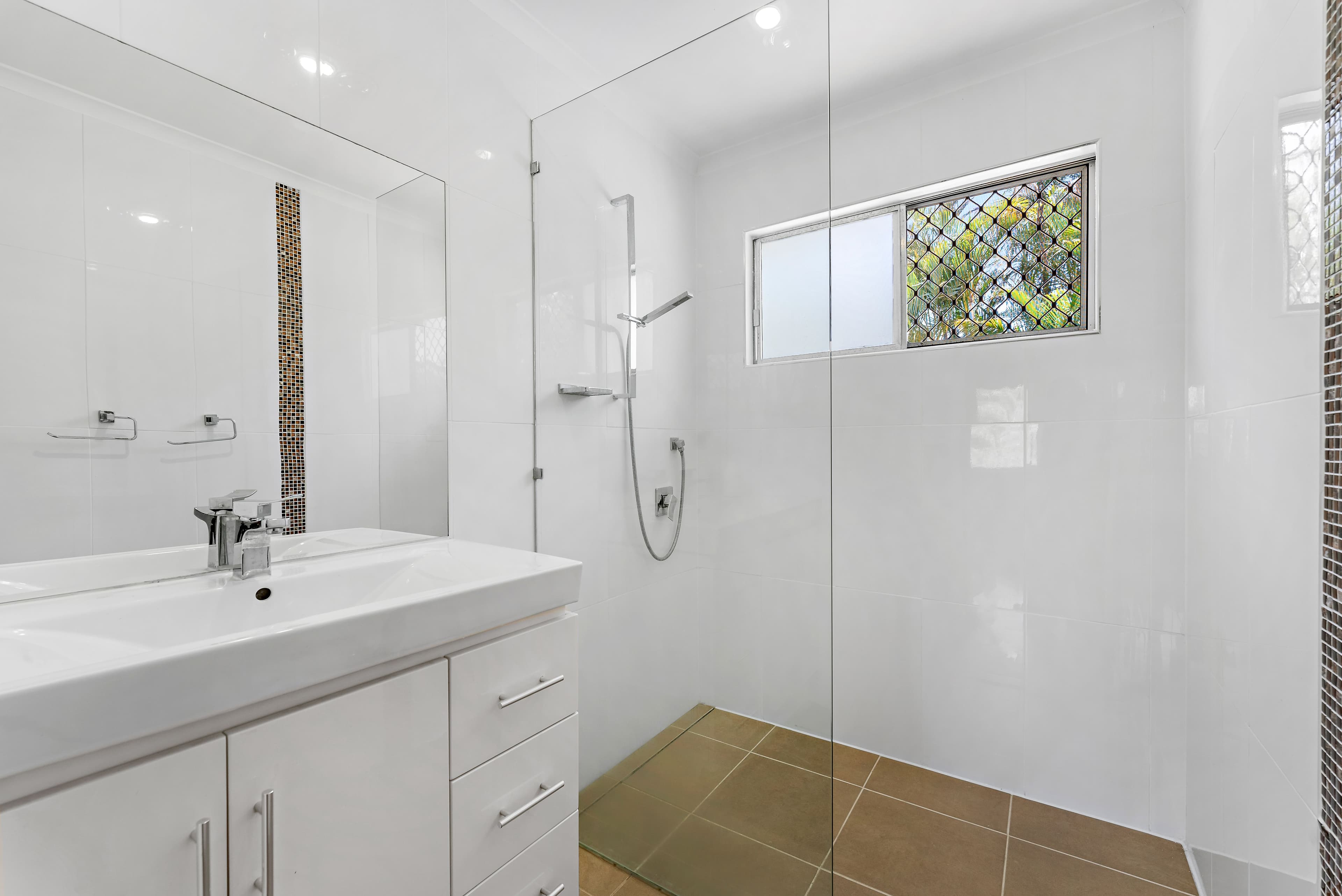 98 Mayes Avenue, Kingston QLD 4114, Kingston - Thumbnail 5