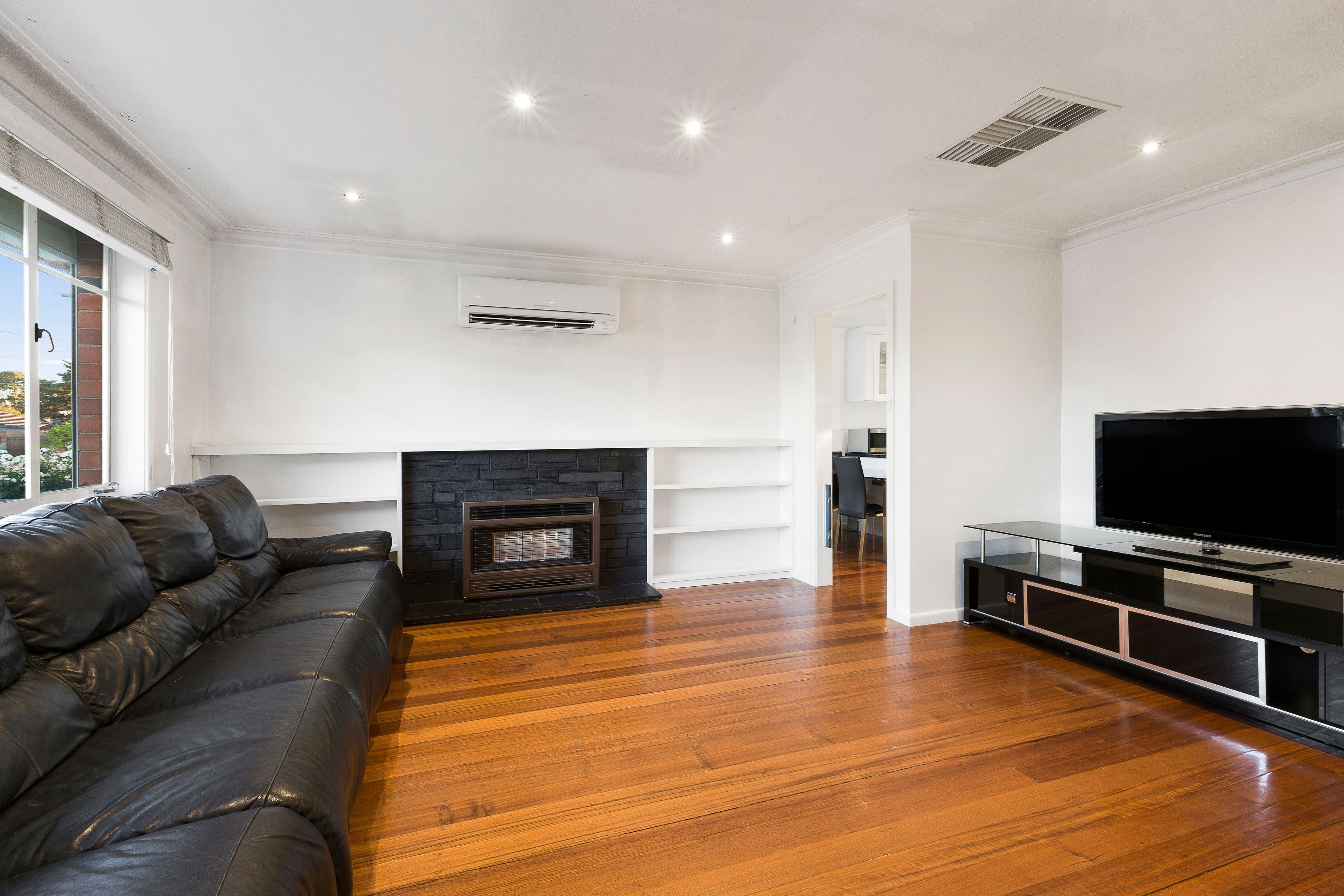 33 Calista Avenue, Oakleigh East VIC 3166, Oakleigh East - Thumbnail 2