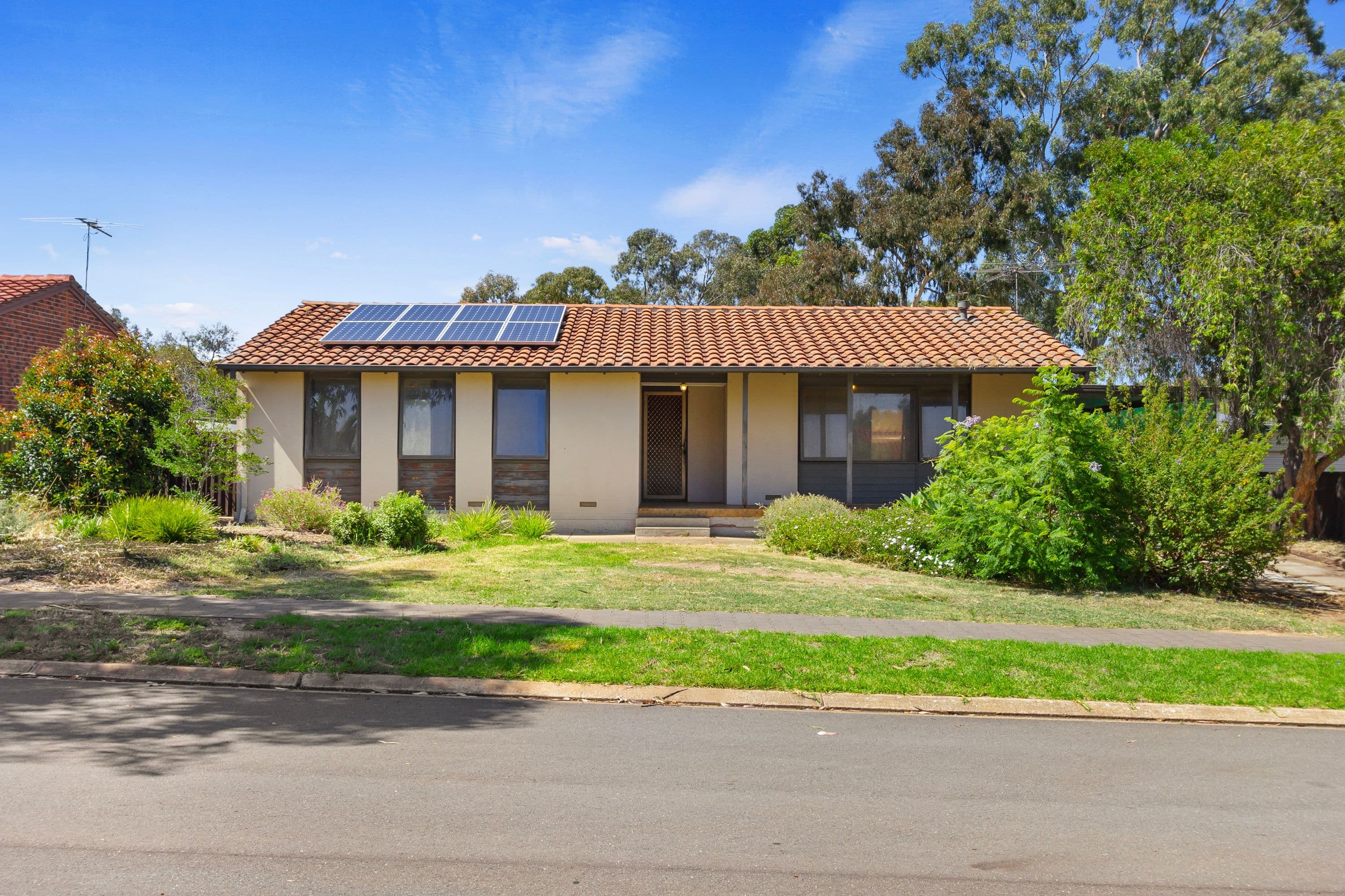 19 Eringa Court, Craigmore SA 5114, Craigmore - Image 1